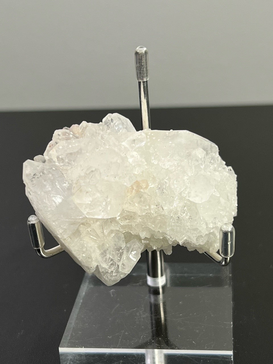 Apophyllite with peach stillbite.